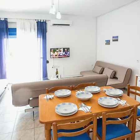 The Blue 4* Néa Péramos