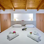 The Blue Apartmanhotel Néa Péramos