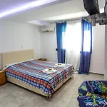The Blue Apartmanhotel Néa Péramos