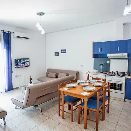 The Blue Apartmanhotel Néa Péramos