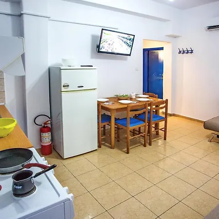 The Blue Aparthotel Nea Peramos (Macedonia)