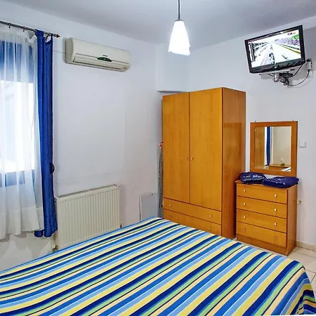 The Blue Aparthotel Nea Peramos (Macedonia)