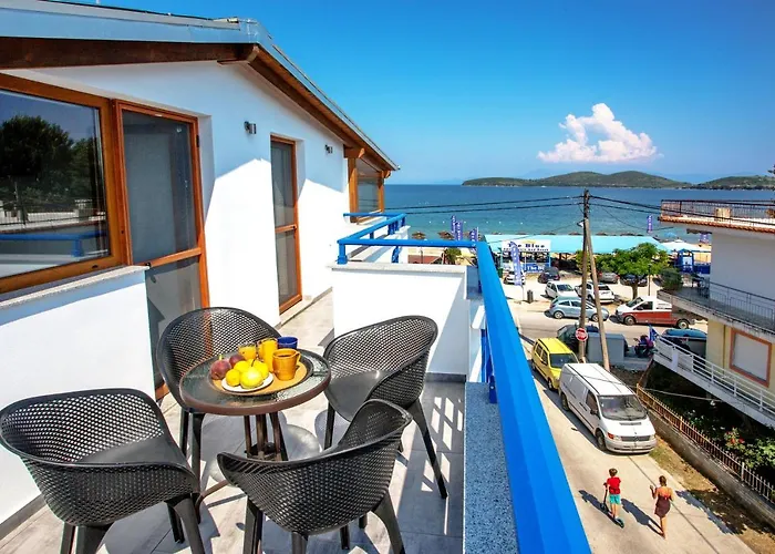 The Blue 4* Néa Péramos